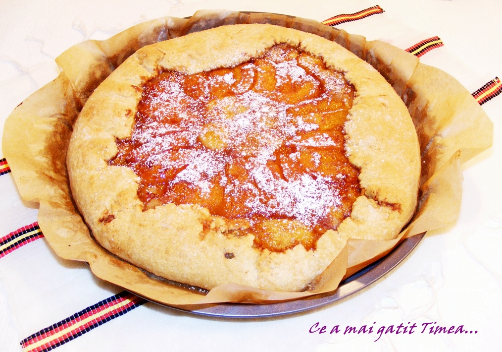 Crostata cu piersici si caise