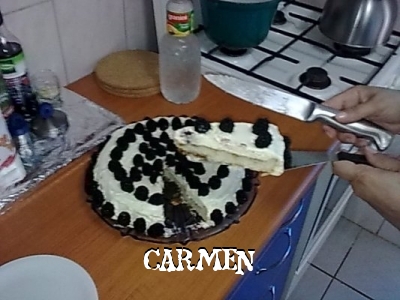 Tort cu crema de vanilie si mure.