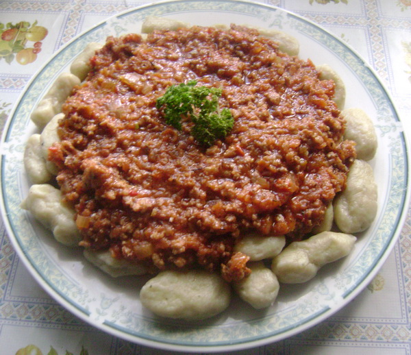 Gnocchi cu sos Bolognese