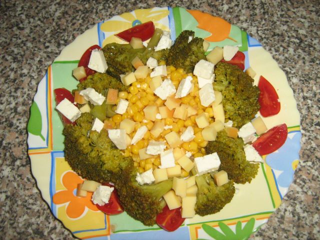 Salata de broccoli cu porumb