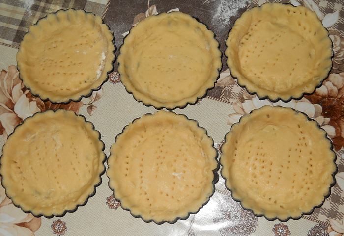 Mini tarte fragede cu ciocolata