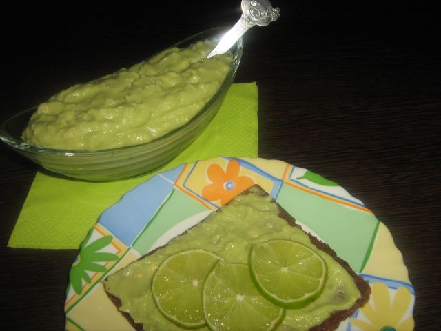 Salata de avocado