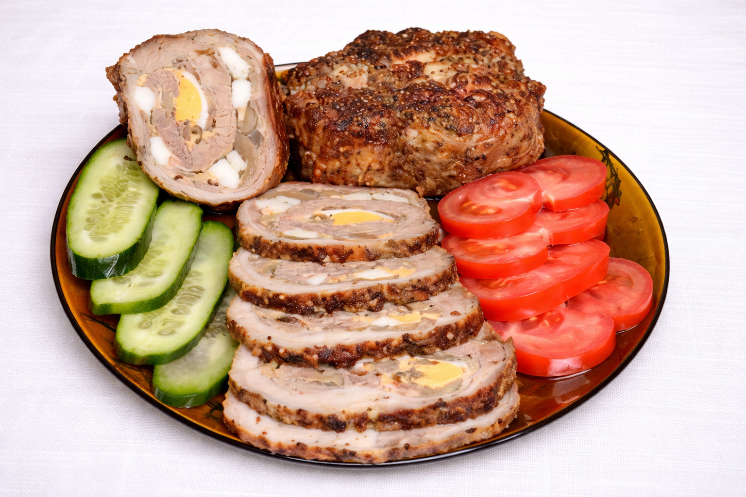 Rulada din carne de porc umpluta cu ou si ciuperci