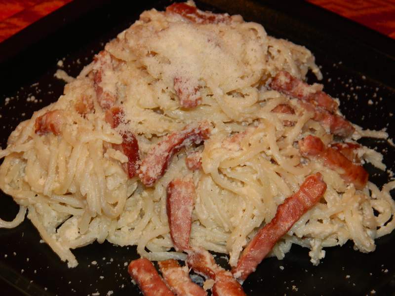 Spaghete carbonara, reţetă cu smantana