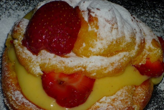 Choux a la creme cu capsuni