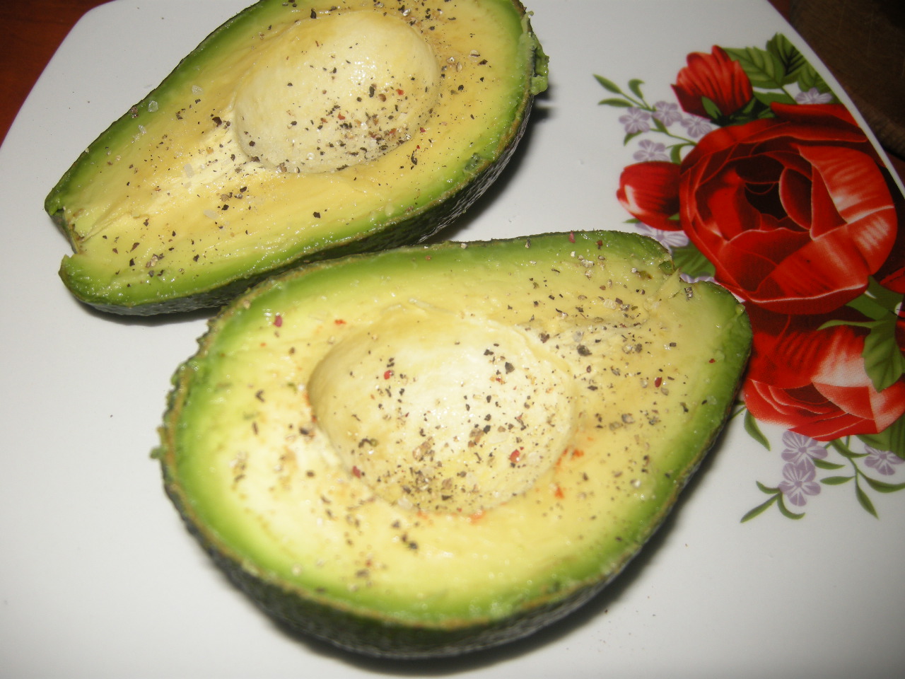 Avocado cu branza fina din lapte de capra