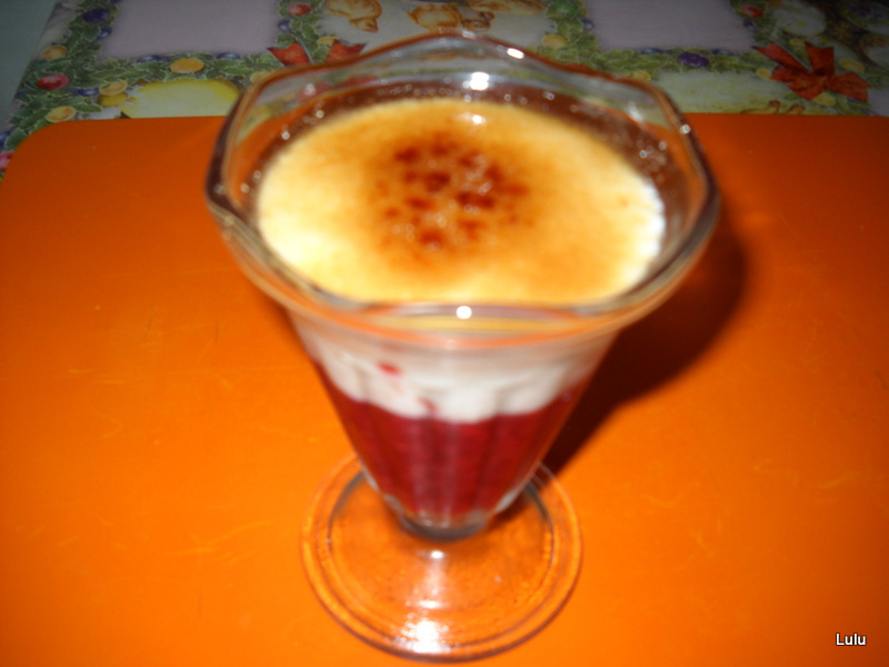 Creme brulee cu iaurt si zmeura