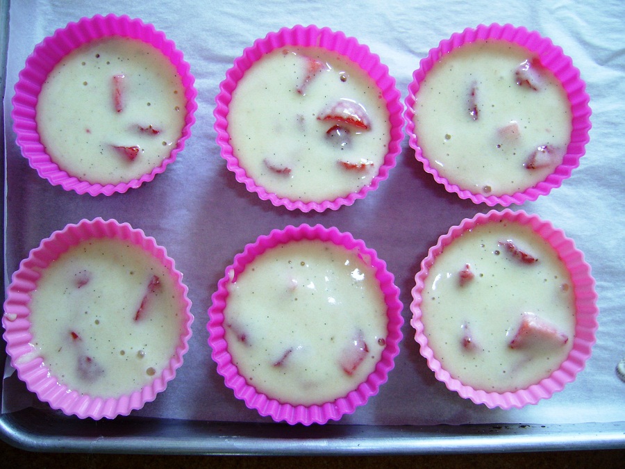 Muffins cu capsuni a la Minichefs