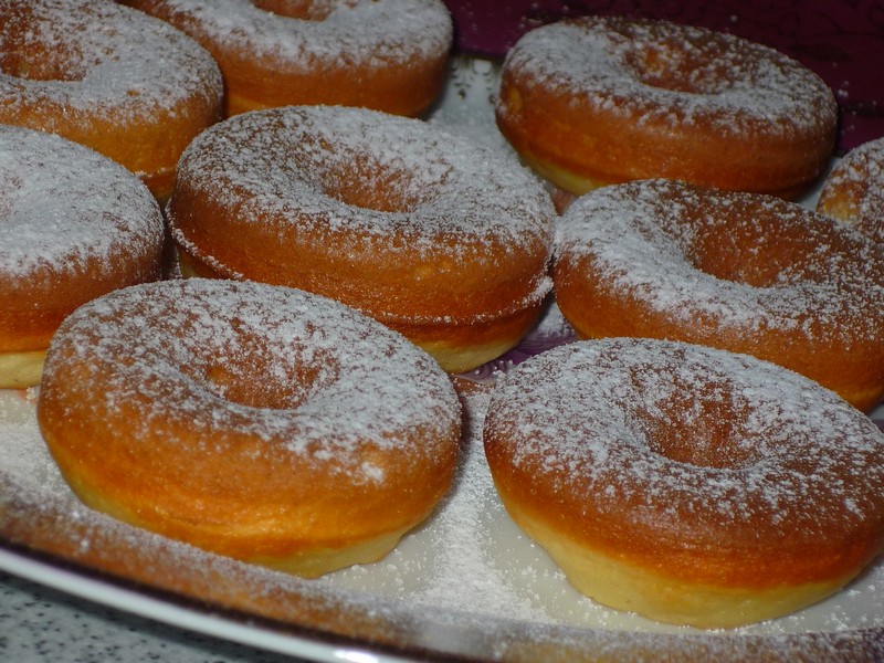 Gogosi ( doughnuts )