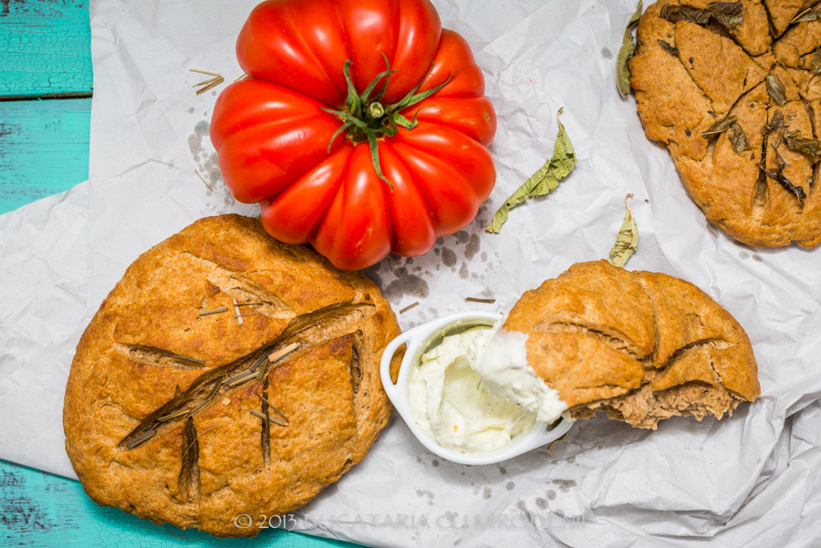 Focaccia cu ierburi, din faina de secara