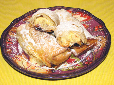 Strudel cu branza si stafide