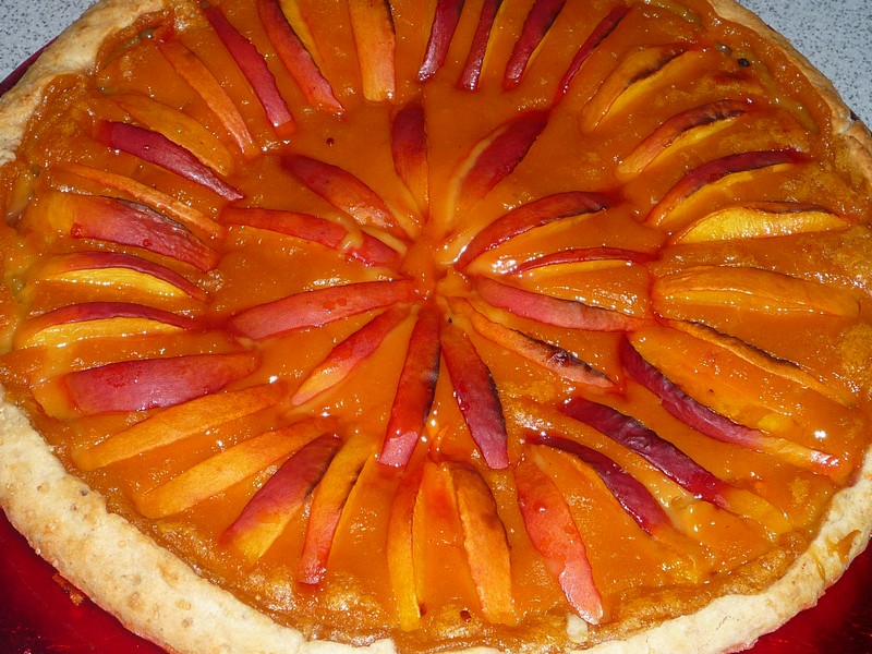 Tarta cu migdale si crema de nectarine