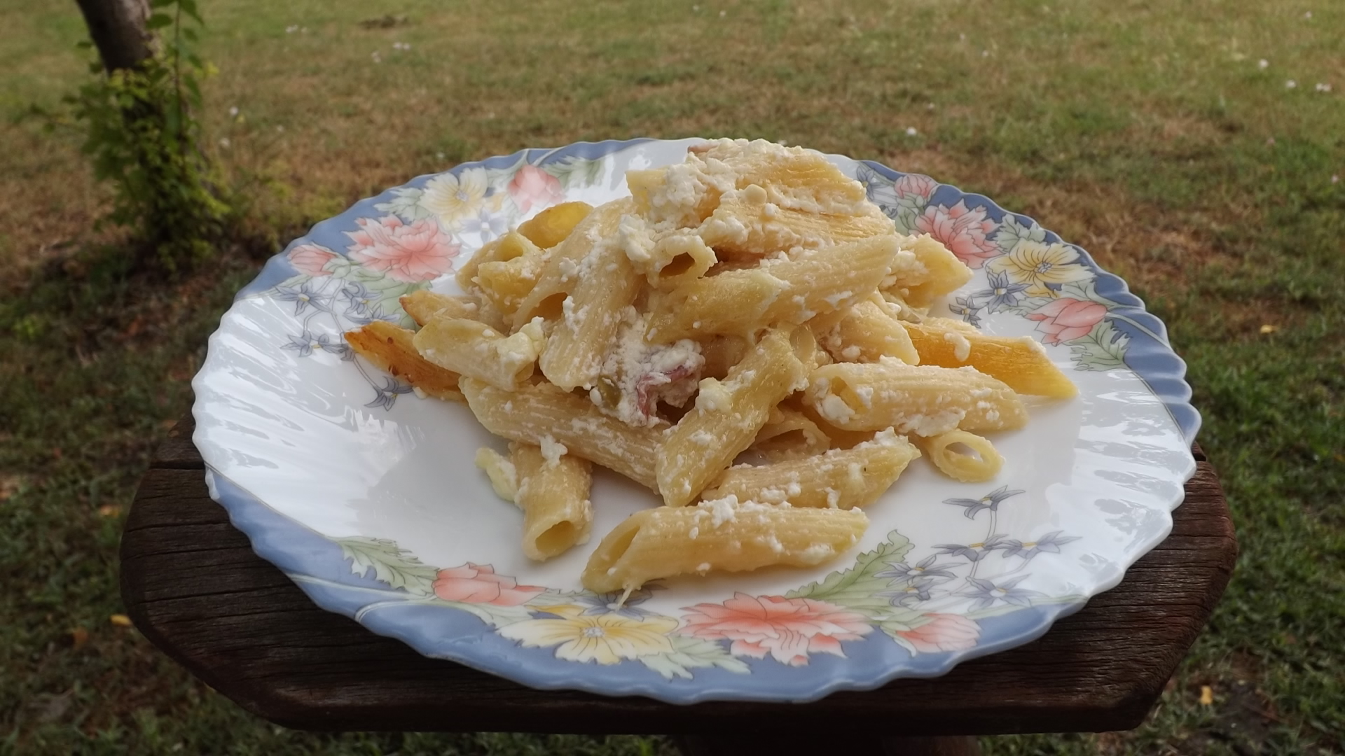 Penne cu bacon si ceva fin de la Delaco