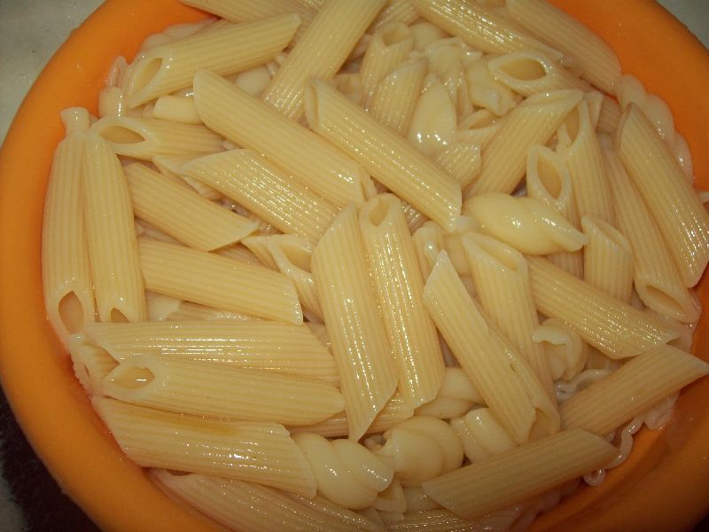 Penne cu piept de pui si sos