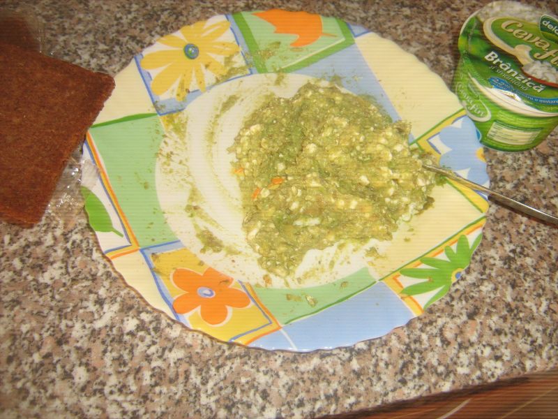 Pasta de avocado cu Ceva Fin