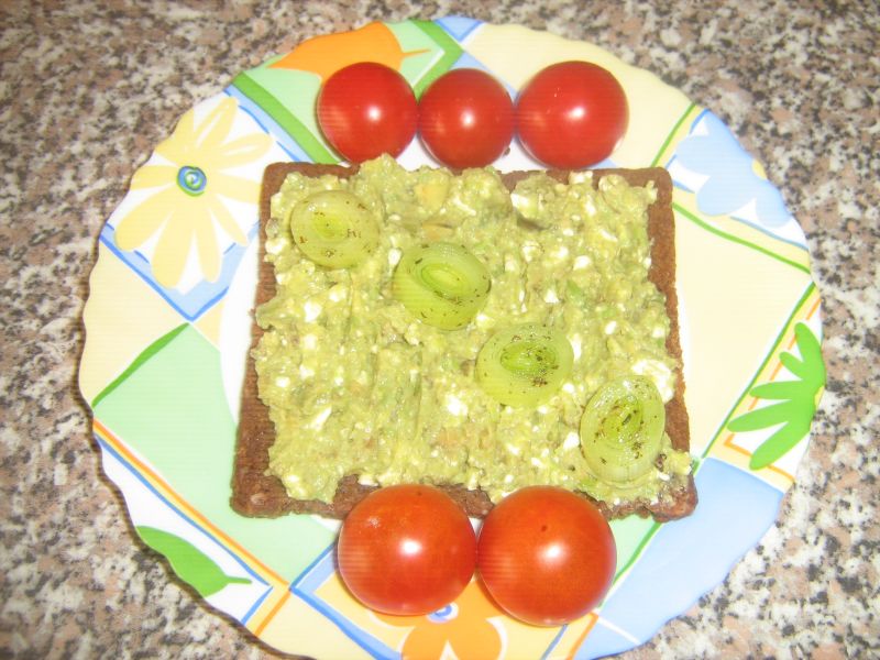 Pasta de avocado cu Ceva Fin