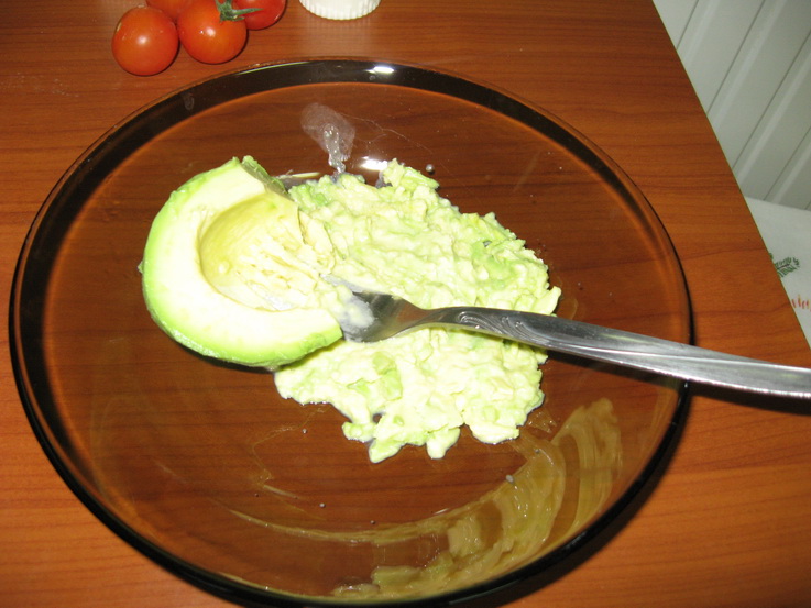 Salata de avocado cu crema de branza