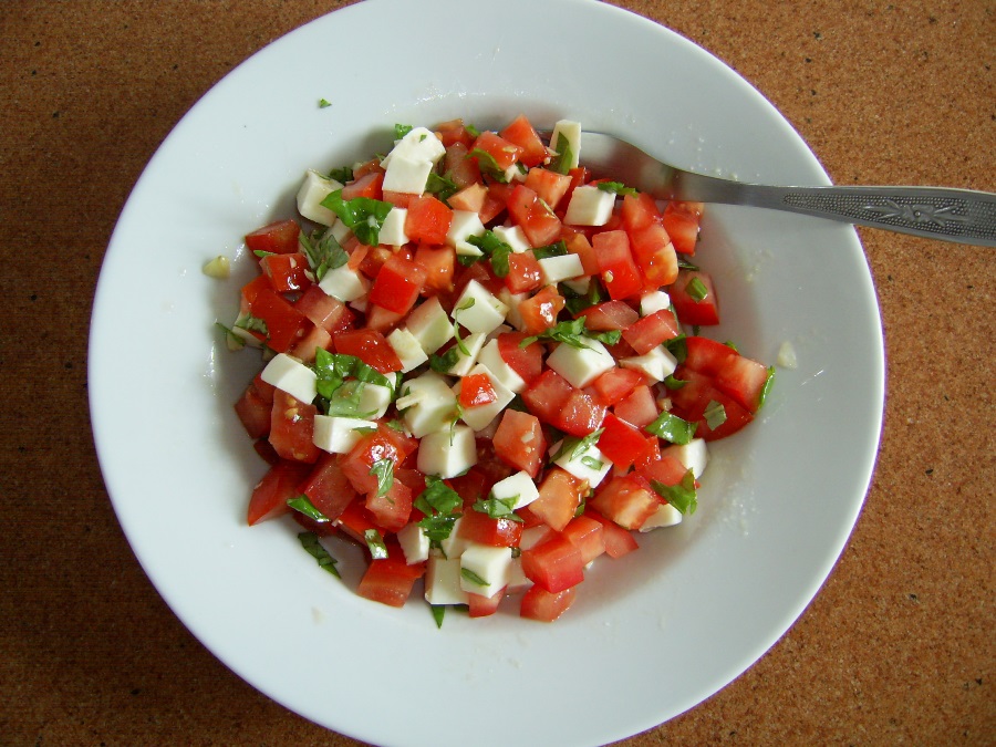 Bruschetta caprese