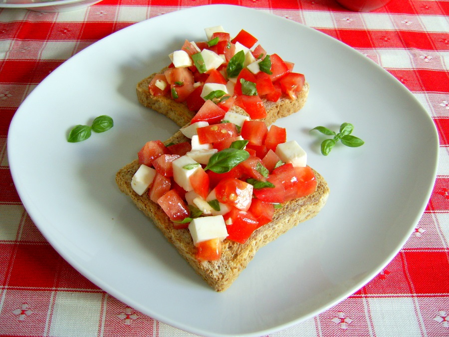 Bruschetta caprese