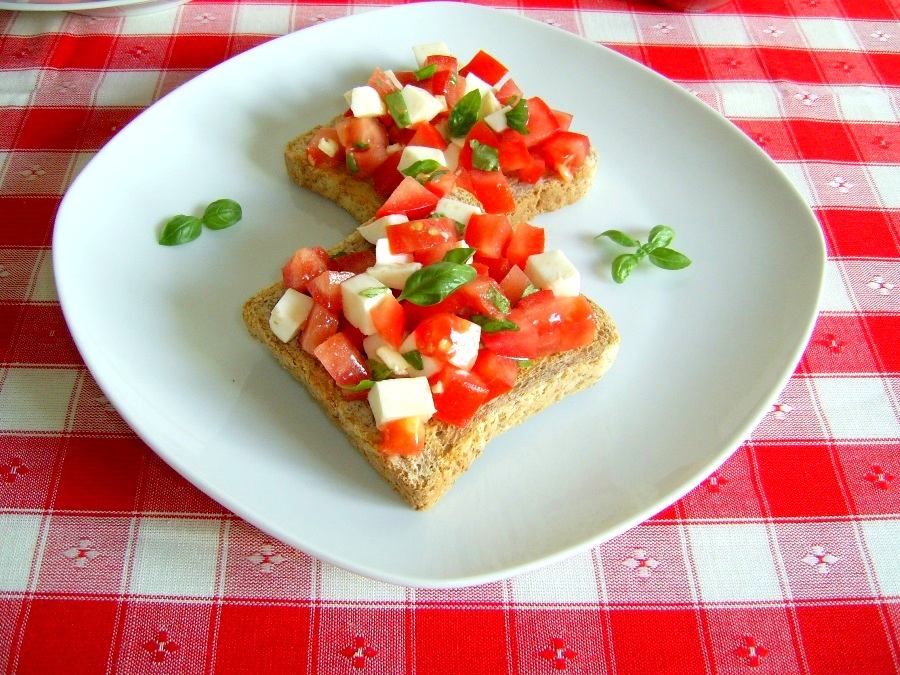 Bruschetta caprese