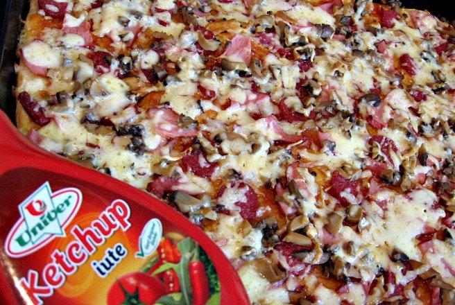 Pizza cu blat crocant, facut cu vin spumant