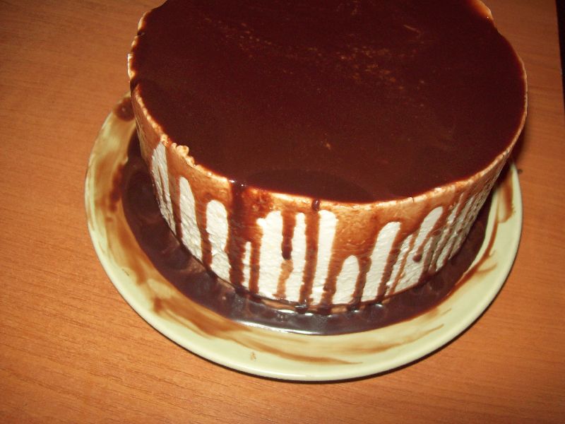 Tort cu mousse de piersici