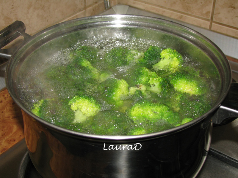 Gnocchi cu broccoli si branza albastra