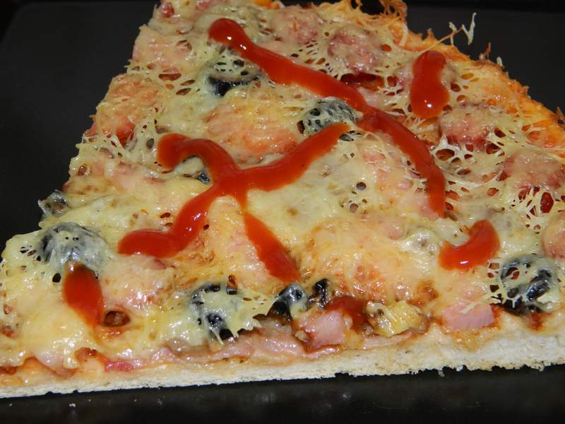 Pizza cu costita si ciuperci