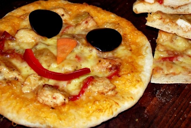 Pizza cu pui si legume