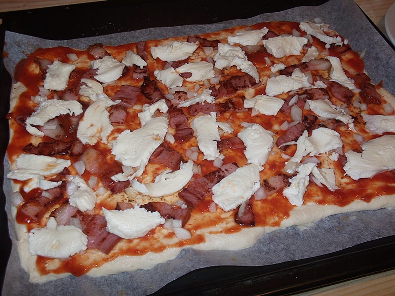 Pizza cu bacon