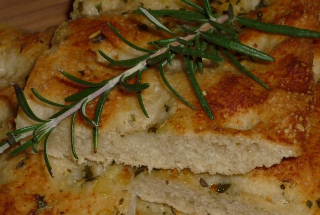 Focaccia cu usturoi si parmezan - Reteta delicioasa pentru paine aromata