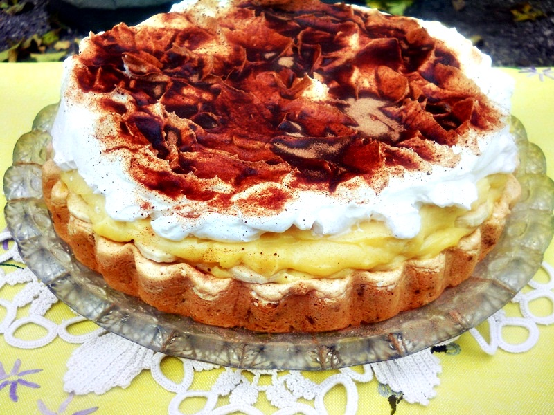 Tarta cu banane,nuci si crema de vanilie