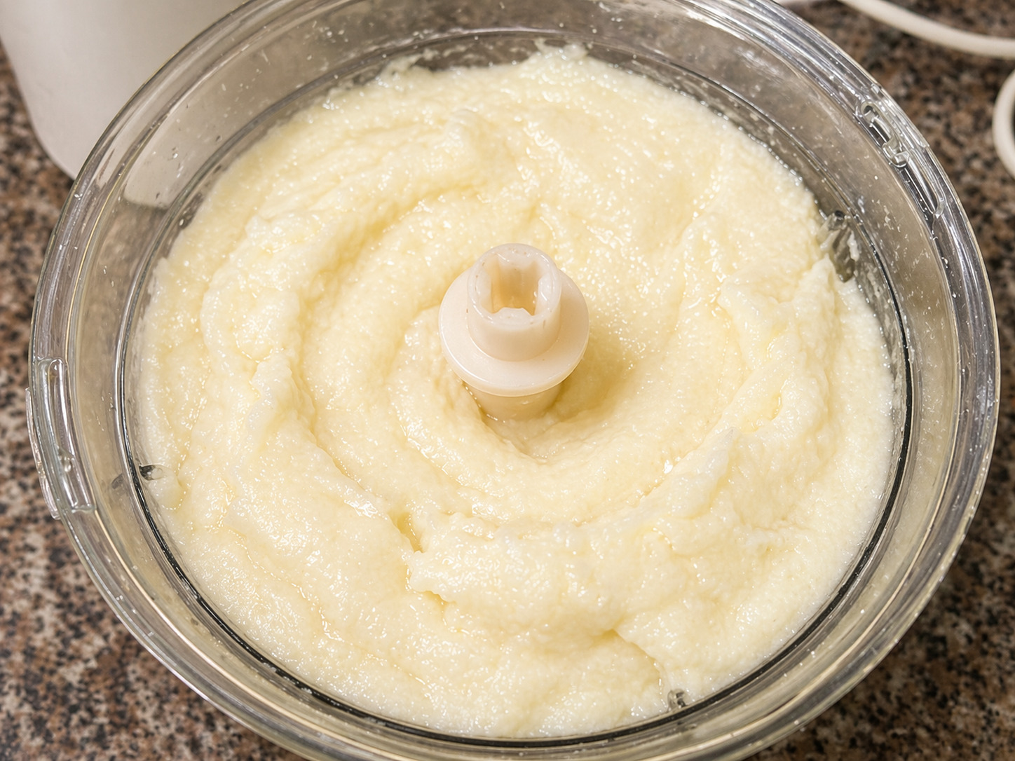 Pasta de conopida cu usturoi