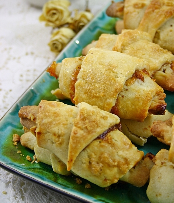 Cornulete cu nuca si gem/ Rugelach