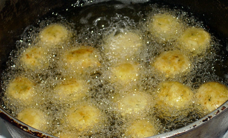 Chiftelute de cartofi si cascaval