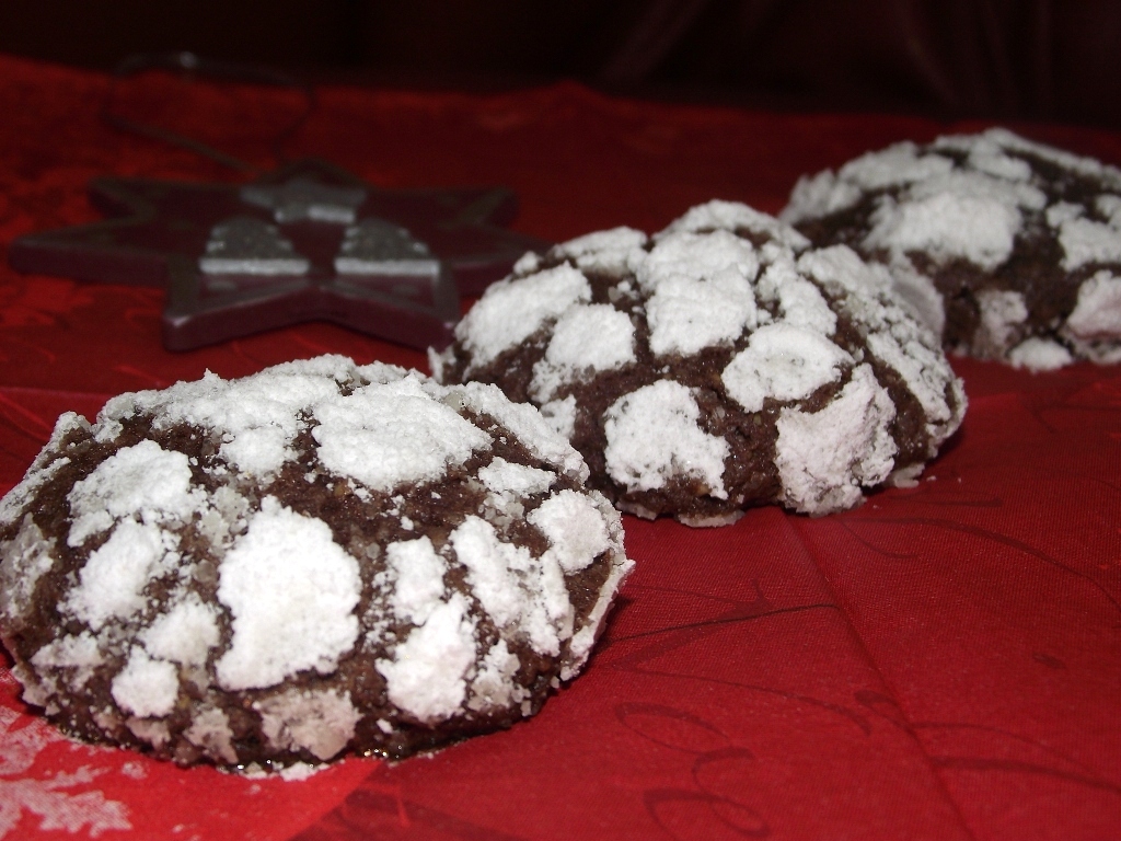 Fursecuri cu ciocolata si nuca (chocolate crinkles)