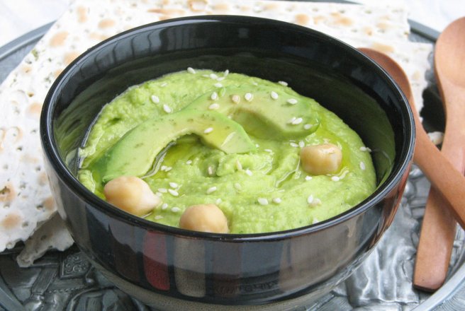 Hummus cu avocado