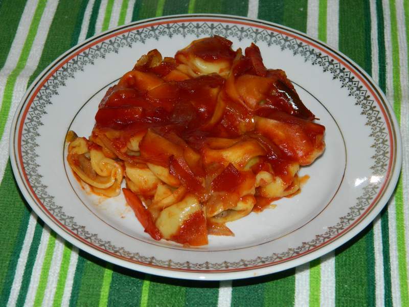 Tortellini cu prosciutto in sos dulce acrisor