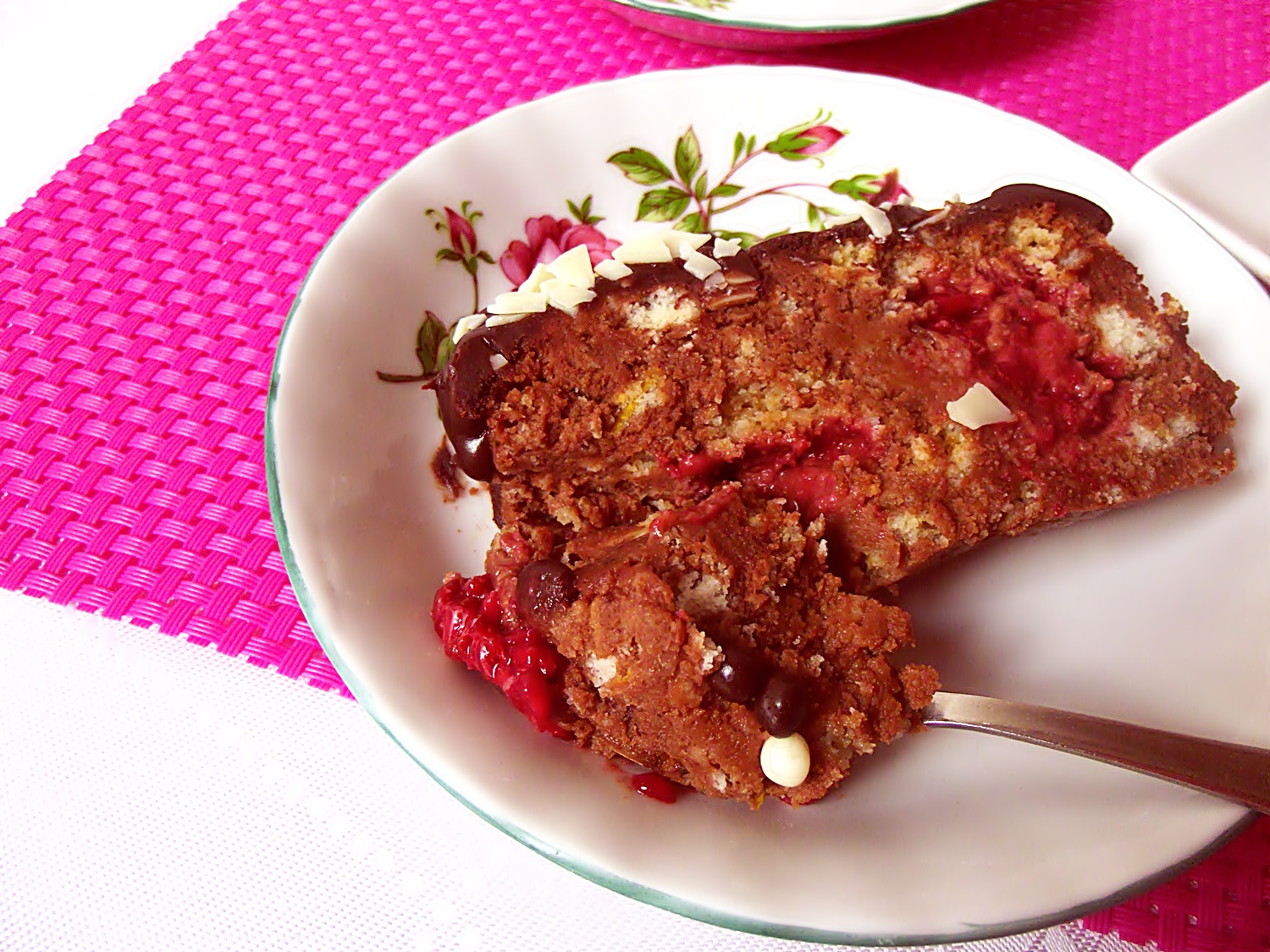 Desert de biscuiţi cu ciocolată şi zmeură