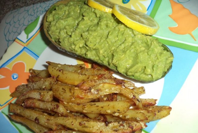 Cartofi la cuptor cu pasta de avocado