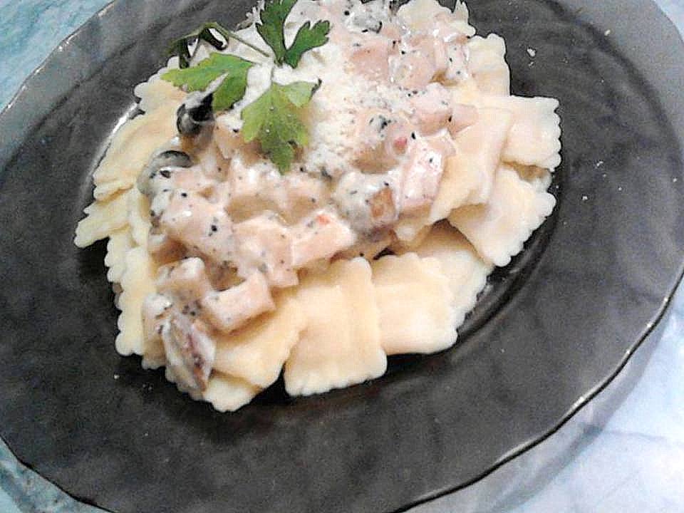 Ravioli con funghi e prosciutto di pollo