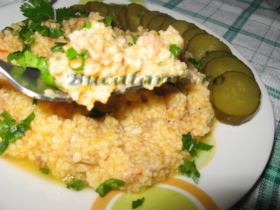 Cous-cous cu legume si carne de gaina