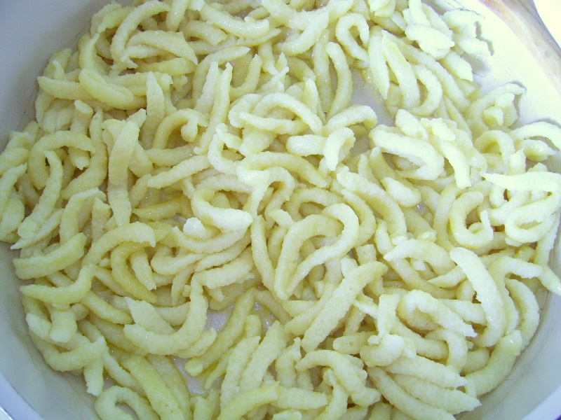 Spätzle cu mac si sos cald de cirese