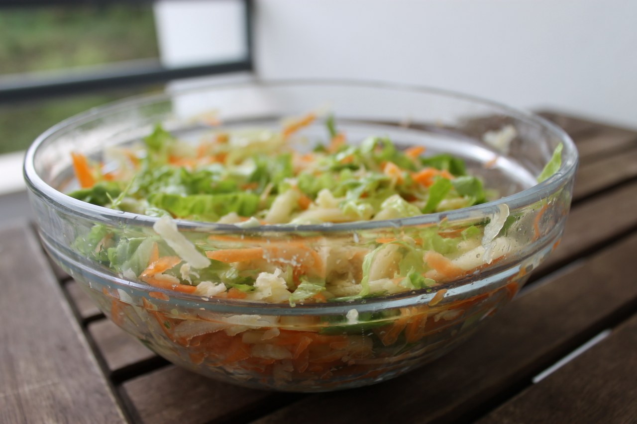 Salata de cruditati cu telina , mere si avocado