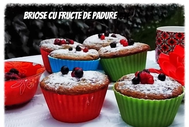 Briose cu fructe de padure