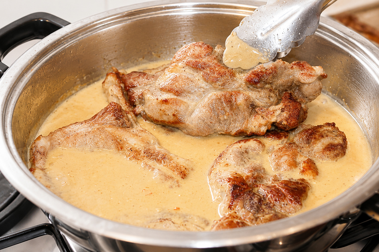Cotlet de porc cu sos de mustar si bere