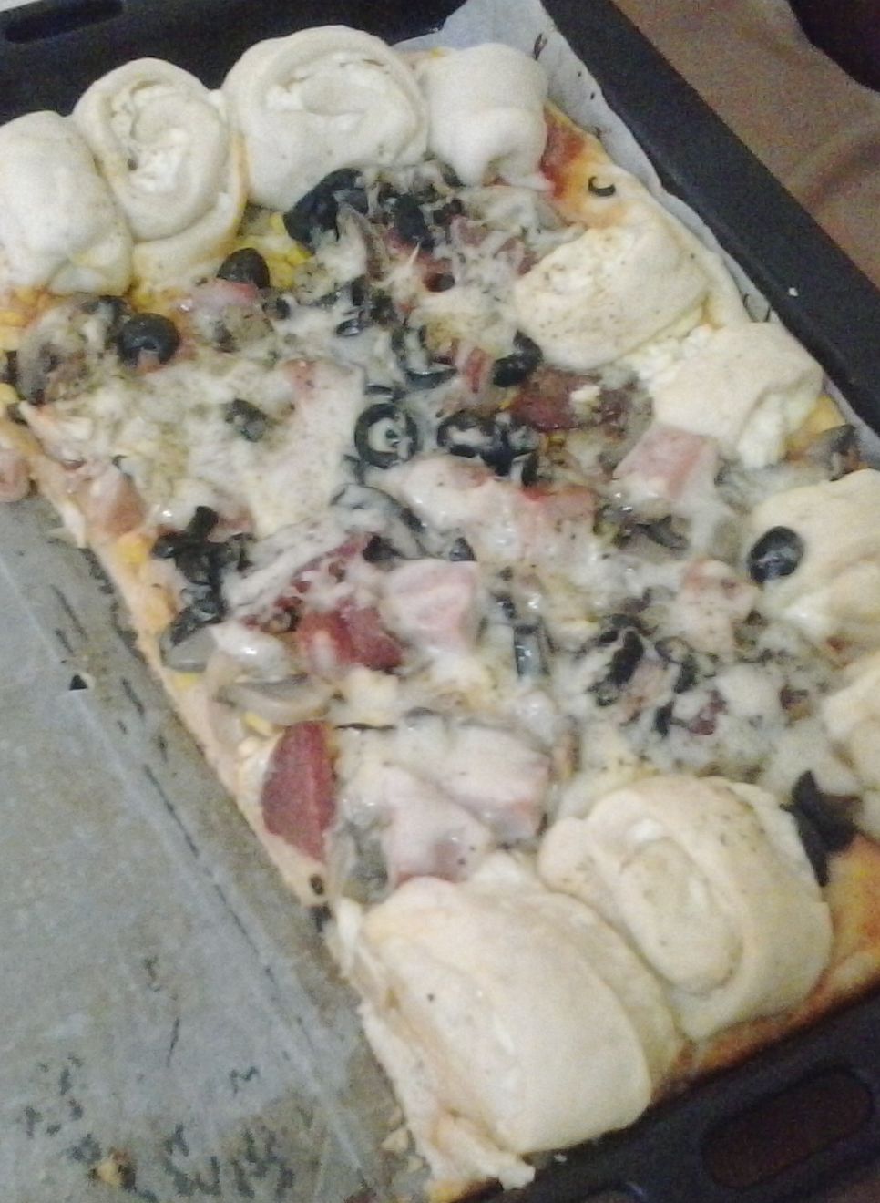 Pizza cu margine de branza