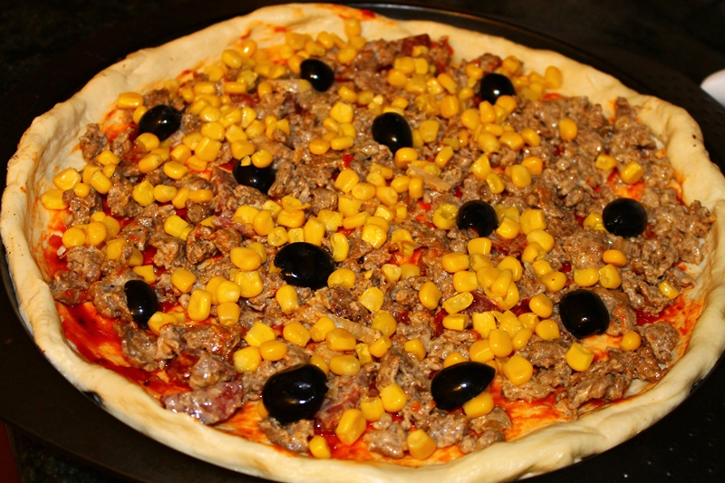 Pizza cu carne tocata