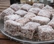 Desert Cuburi cu miere si nuca de cocos, reteta Tavalita cu miere-17