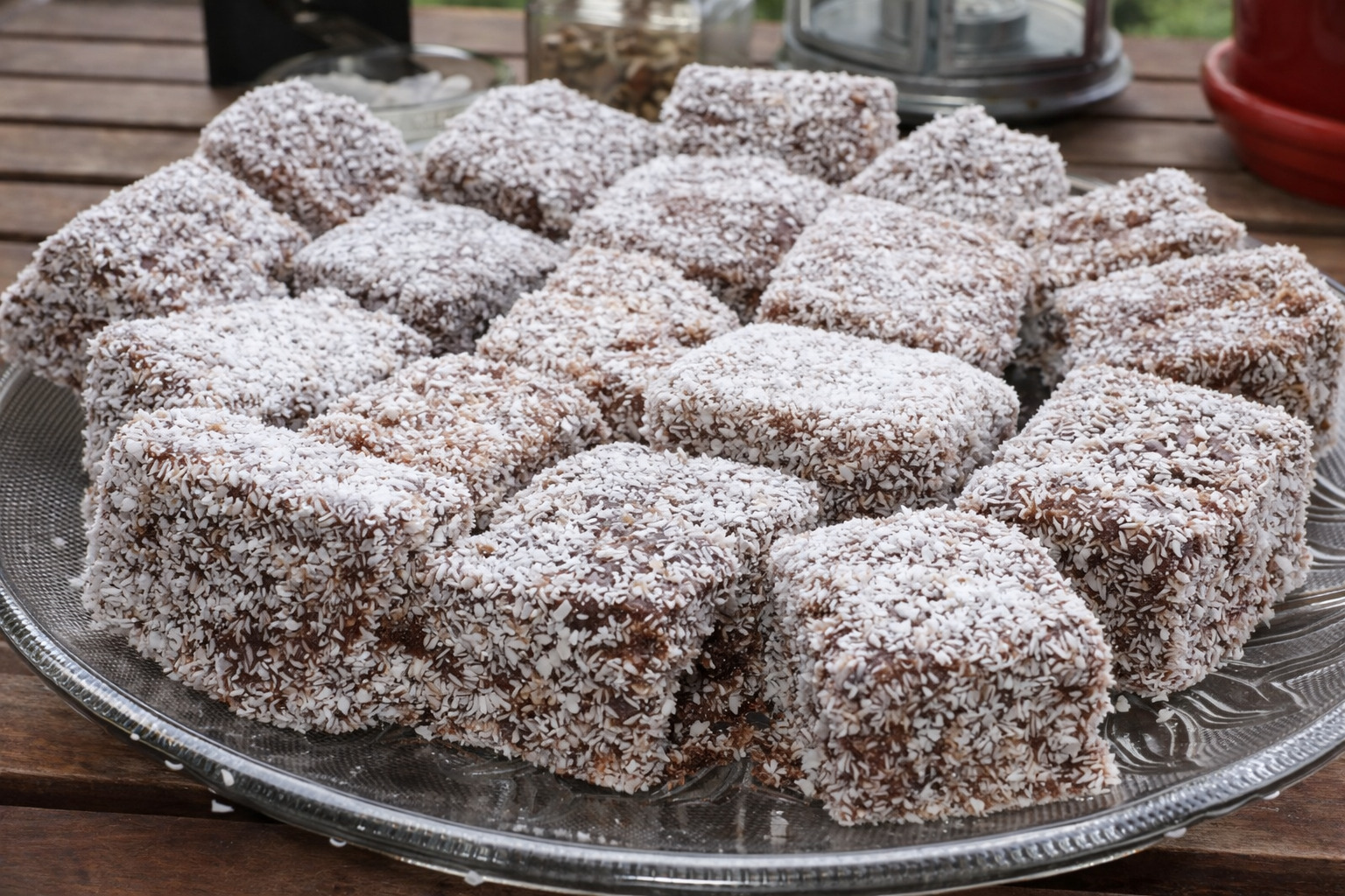 Desert Cuburi cu miere si nuca de cocos, reteta Tavalita cu miere